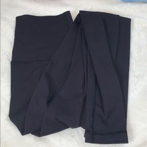 Black Wunder Under high rise Lululemon leggings